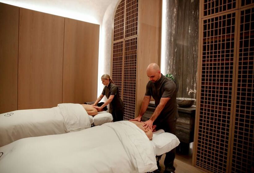 فندق Fairmont Century Plaza Gold Experience