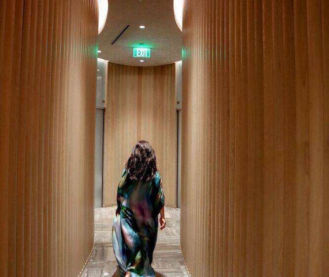 فندق Fairmont Century Plaza Gold Experience