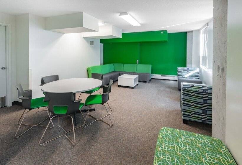 ホテル Macewan University Residence