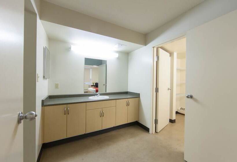 ホテル Macewan University Residence