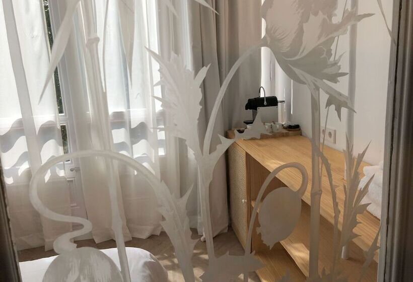 Отель The Mohouse Boutique Room