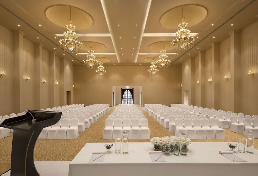 ホテル Time Square Resort & Spa, Bhuj