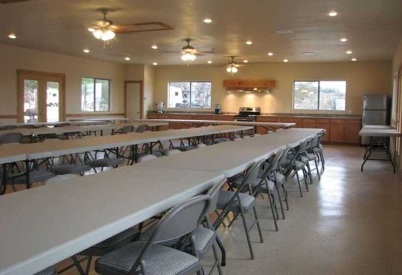 ホテル Top Of The Hill Rv Resort & Cabins