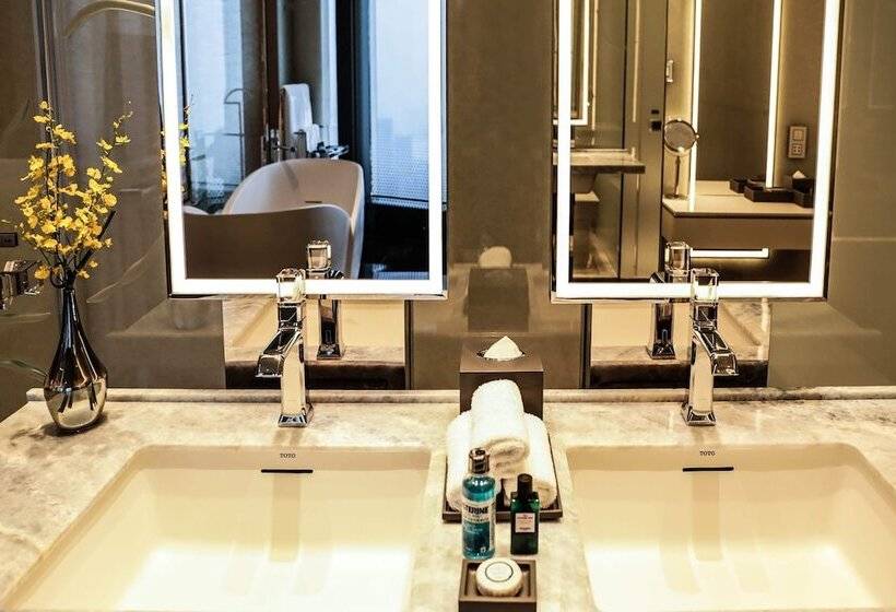 J Hotel, Shanghai Tower   Above All Else, Overlooking The Bund