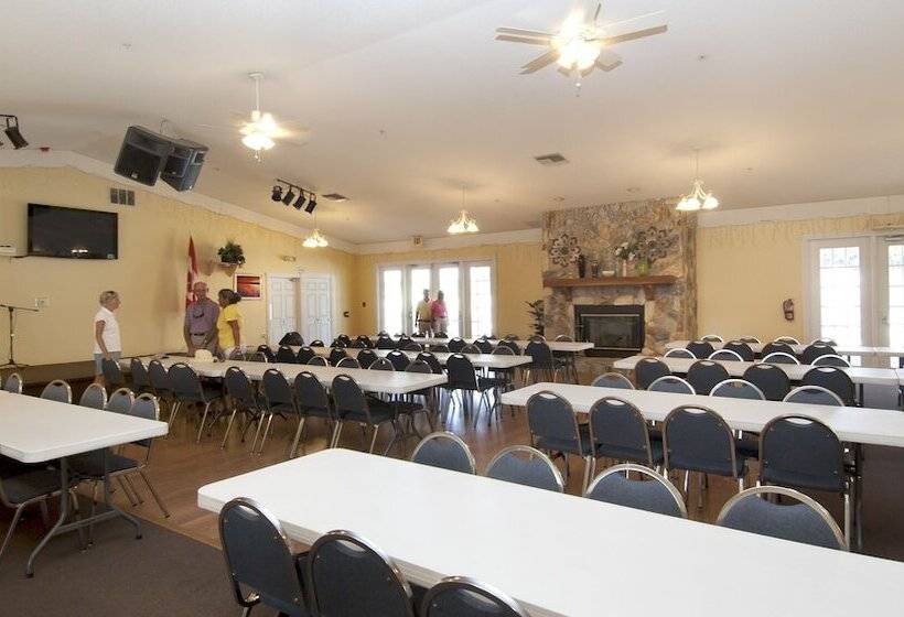 Majestic Oaks Rv Resort