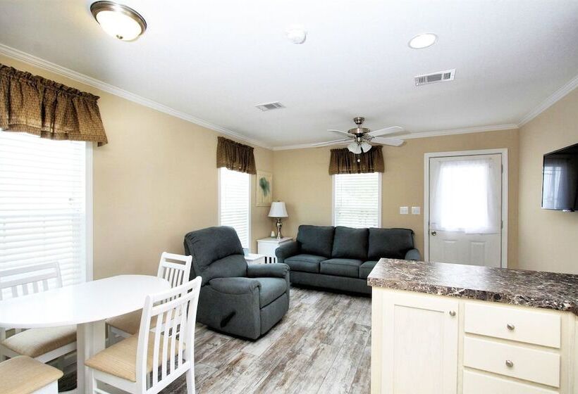 Majestic Oaks Rv Resort