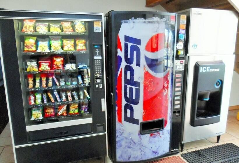 فندق على الطريق Courtesy Inn