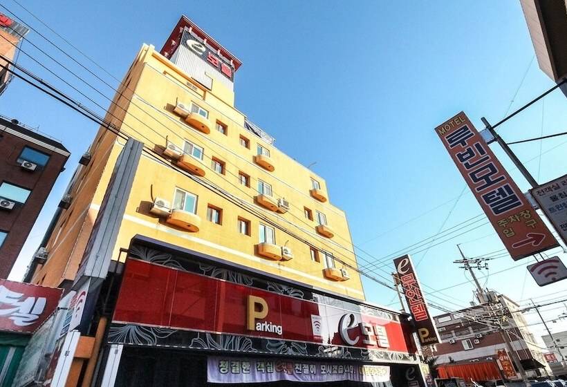 모텔 Gwangju Unamdong E