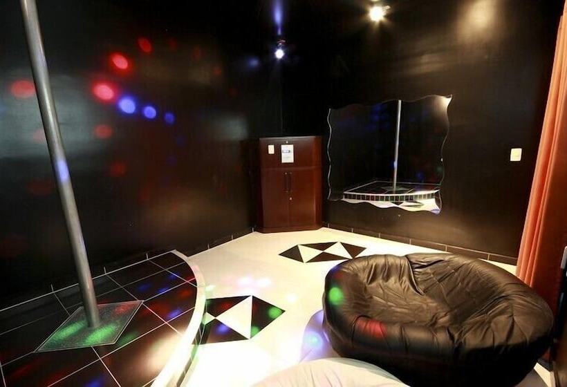 Motel Xanadú   Adults Only