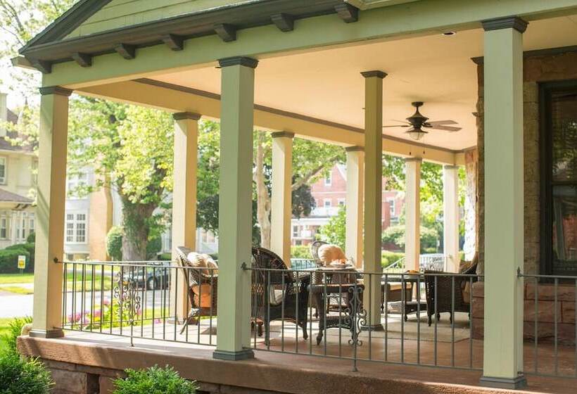 Пансион 7 On Strath