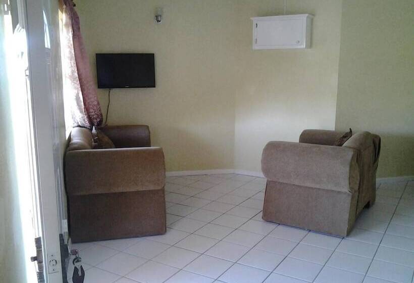 پانسیون Aupic Paradise