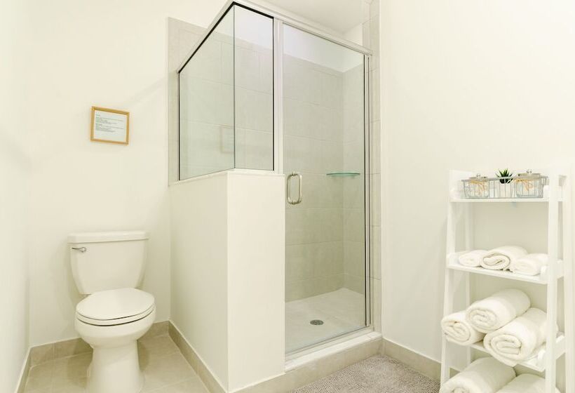 بنسيون Glamorous 4br New & Modern Near Fl Keys