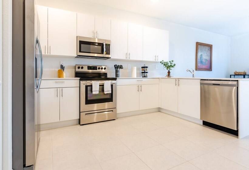 بنسيون Glamorous 4br New & Modern Near Fl Keys