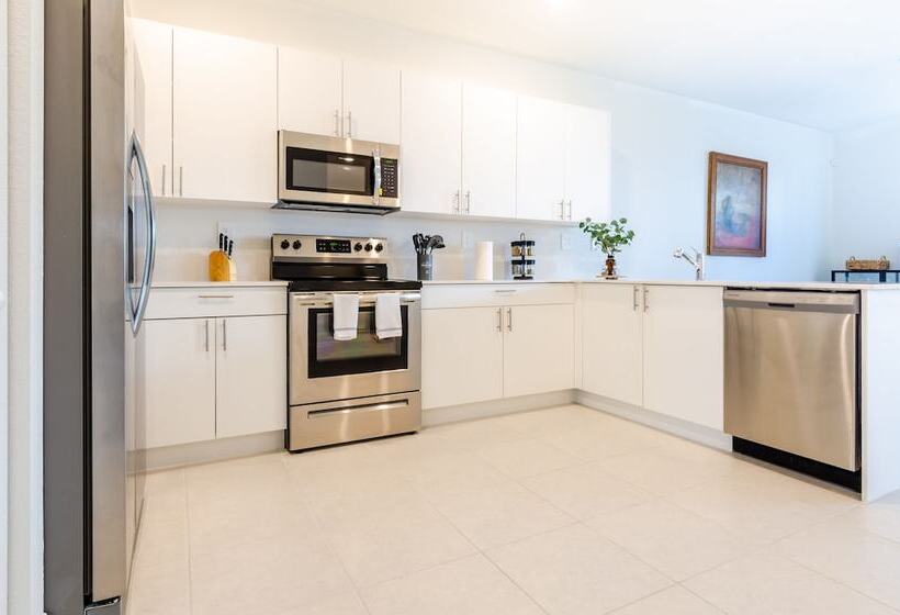 بنسيون Glamorous 4br New & Modern Near Fl Keys