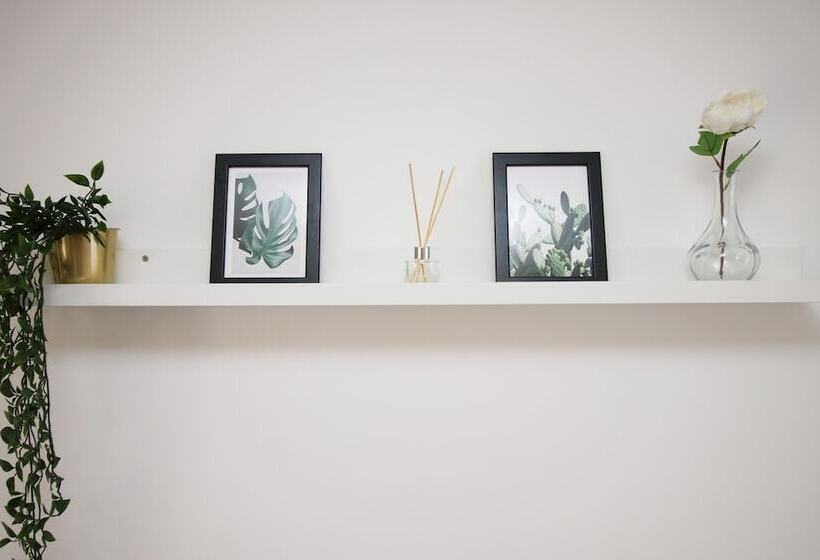 Пансион Gwent House By Tŷ Sa