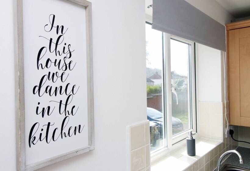 Пансион Gwent House By Tŷ Sa