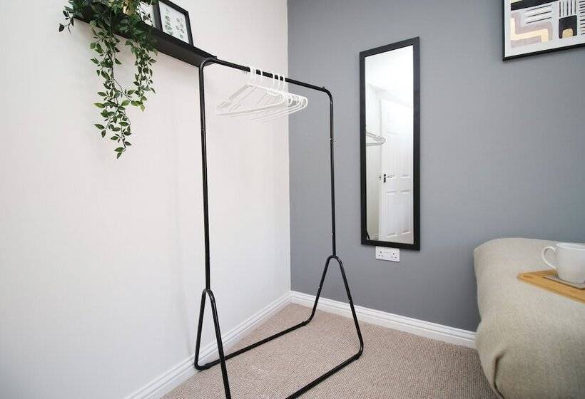 Пансион Gwent House By Tŷ Sa