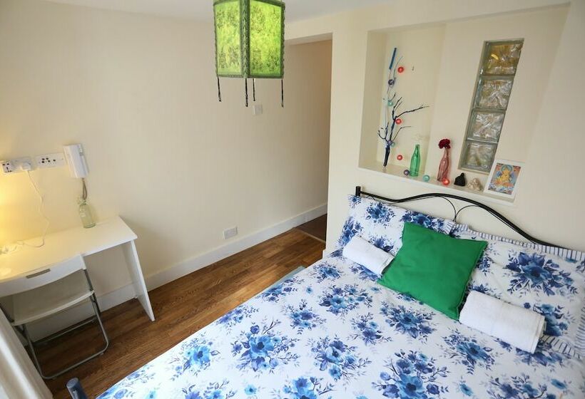 פנסיון Sitara House