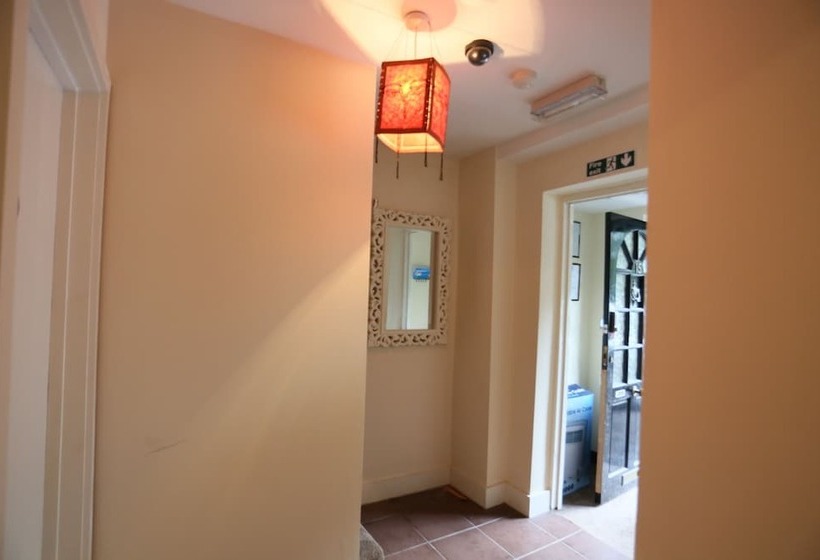 פנסיון Sitara House