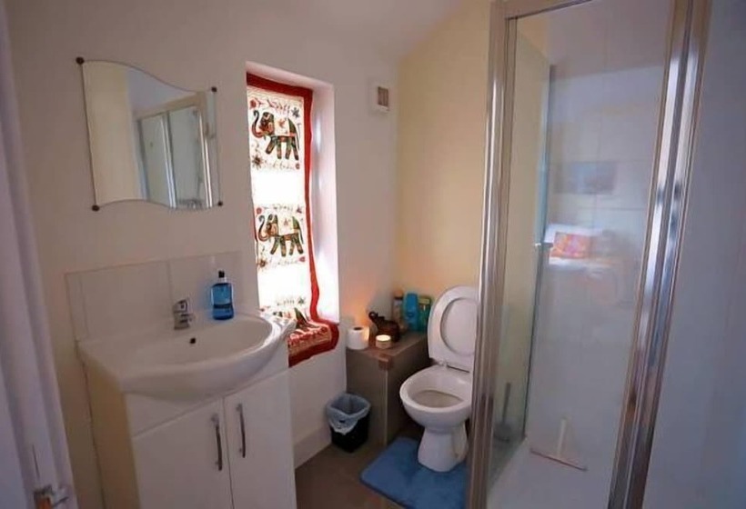 פנסיון Sitara House