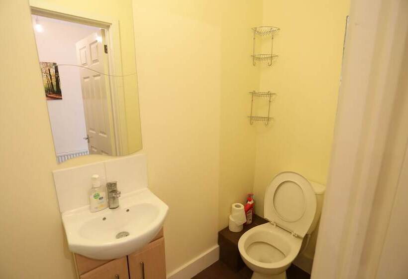 פנסיון Sitara House