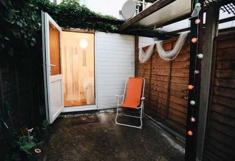 פנסיון Sitara House