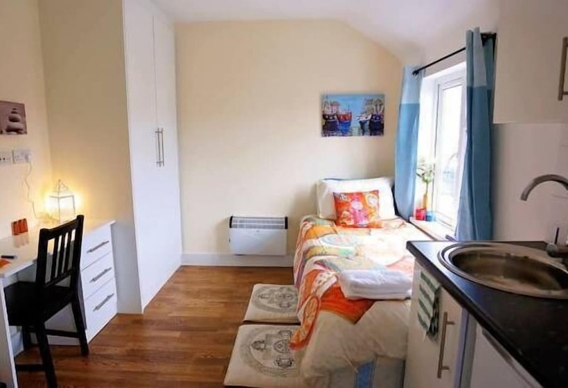 פנסיון Sitara House