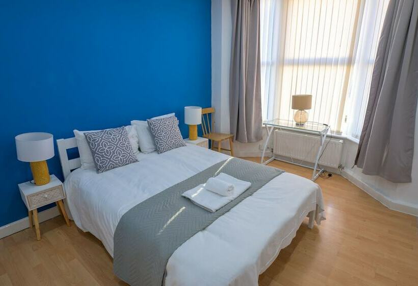 펜션 Spacious 5 Bed House, Perfect For Groups, Great Location