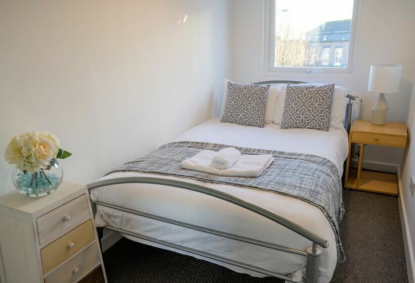 Пансион Spacious 5 Bed House, Perfect For Groups, Great Location