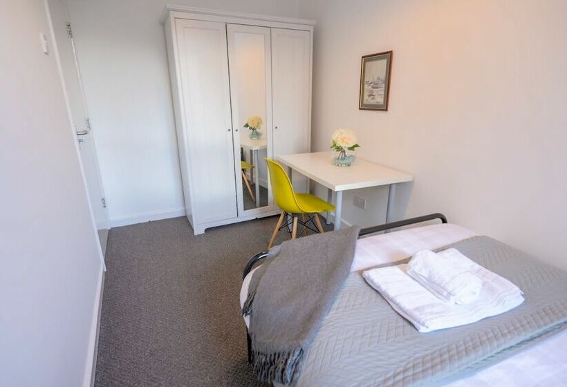 Пансион Spacious 5 Bed House, Perfect For Groups, Great Location