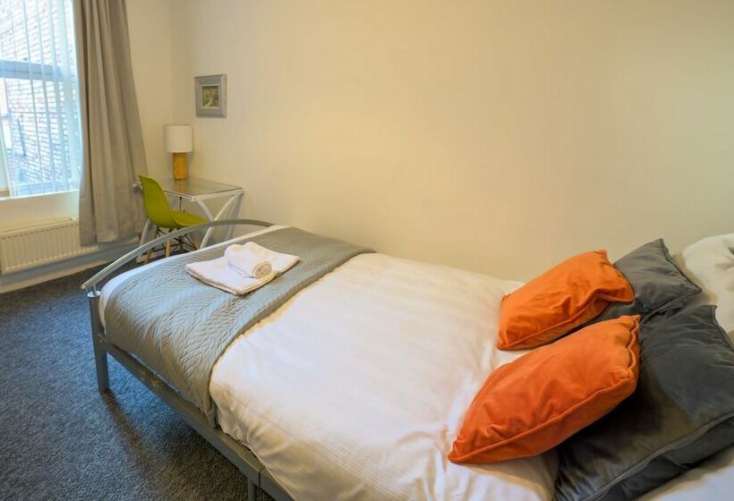 펜션 Spacious 5 Bed House, Perfect For Groups, Great Location