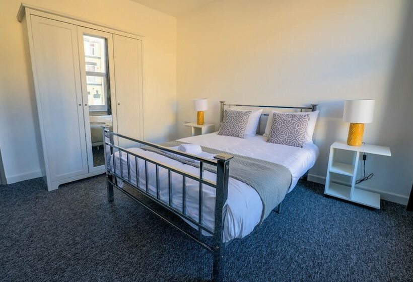 Пансион Spacious 5 Bed House, Perfect For Groups, Great Location