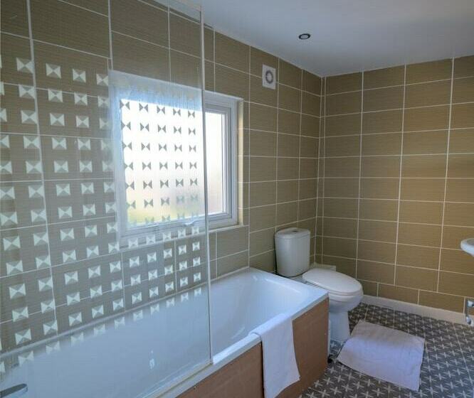 Пансион Spacious 5 Bed House, Perfect For Groups, Great Location