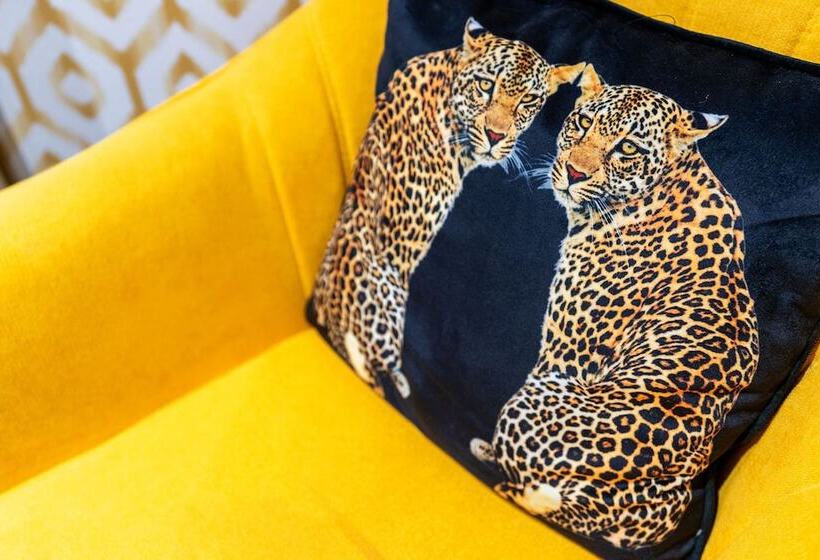 Пансион Spacious 5 Bed House, Perfect For Groups, Great Location