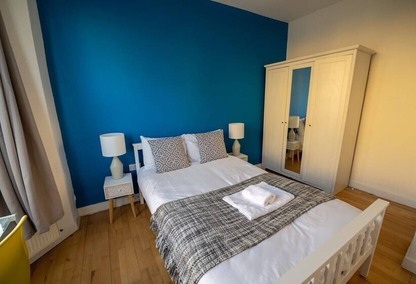 Пансион Spacious 5 Bed House, Perfect For Groups, Great Location