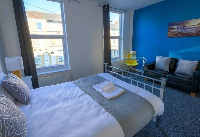 Пансион Spacious 5 Bed House, Perfect For Groups, Great Location