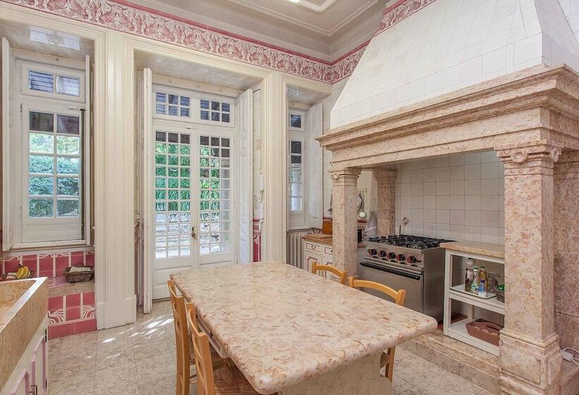 پانسیون The Romantic Suites & Garden Guest House   Adults Only