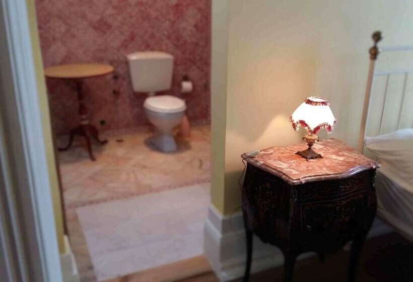 پانسیون The Romantic Suites & Garden Guest House   Adults Only