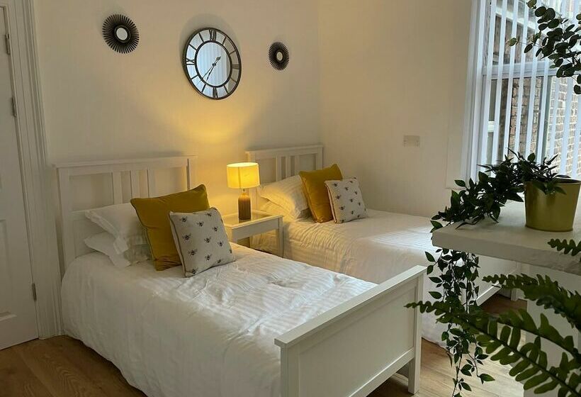 Пансион Citystays Rooms With Free Parking