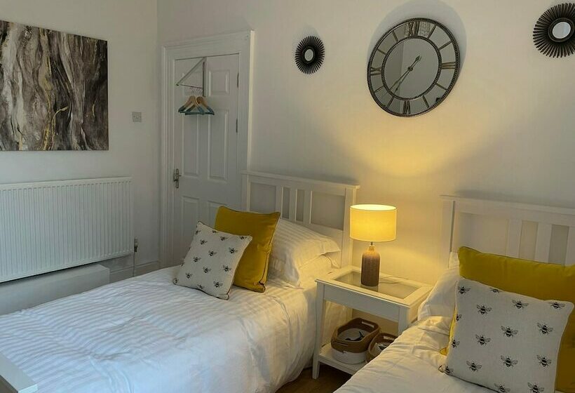 Пансион Citystays Rooms With Free Parking