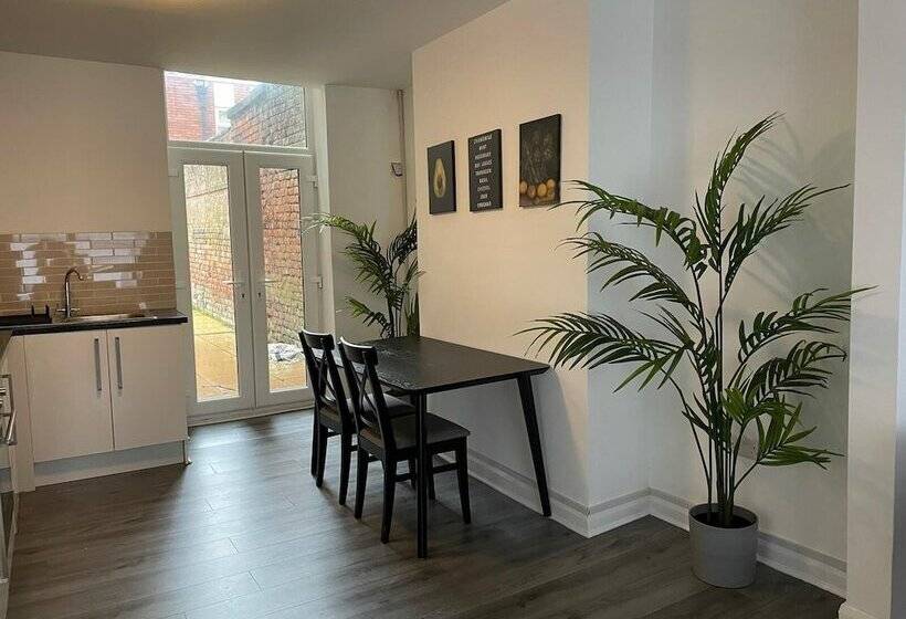 Пансион Citystays Rooms With Free Parking