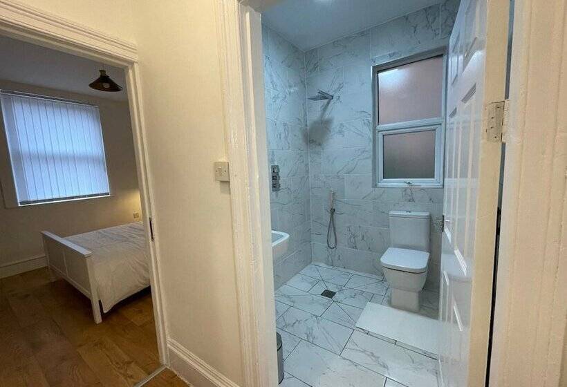 Пансион Citystays Rooms With Free Parking