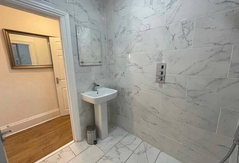 Пансион Citystays Rooms With Free Parking