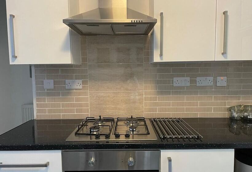 Пансион Citystays Rooms With Free Parking