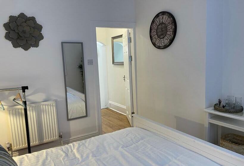 Пансион Citystays Rooms With Free Parking