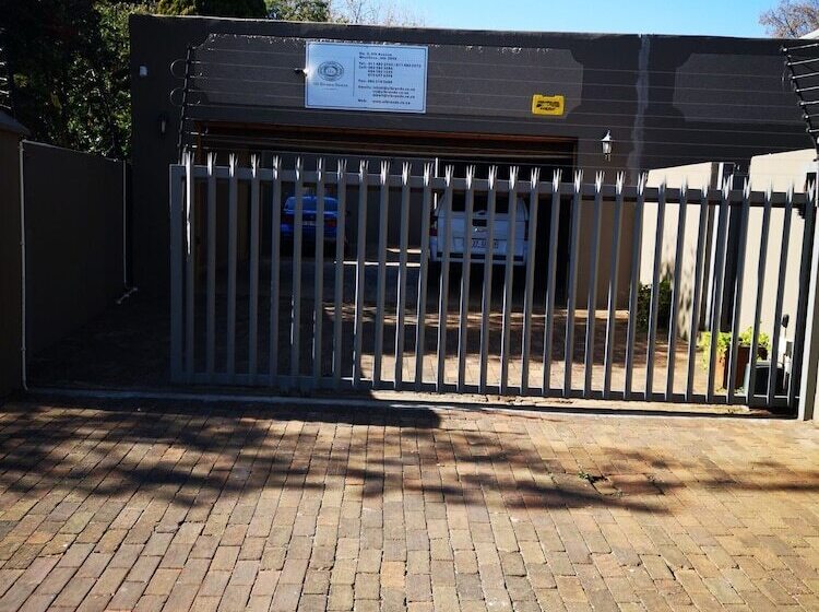 Пансион Ui Elemea Suites