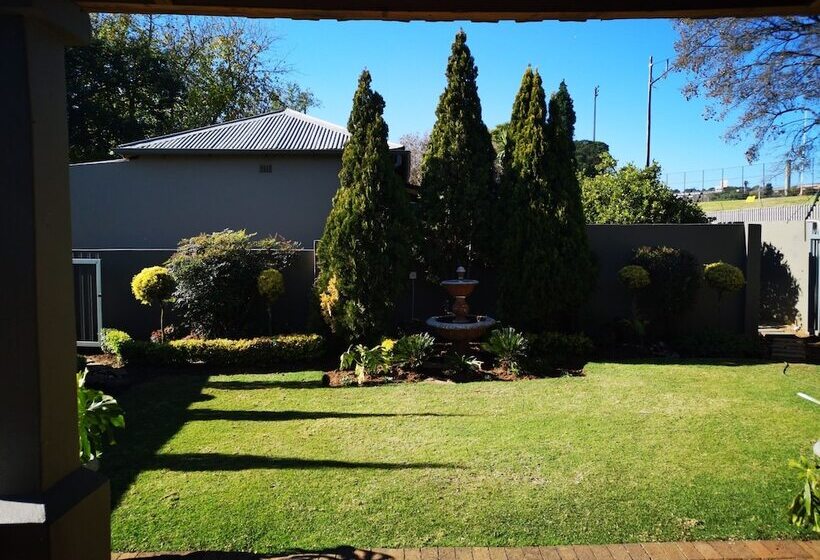 Пансион Ui Elemea Suites