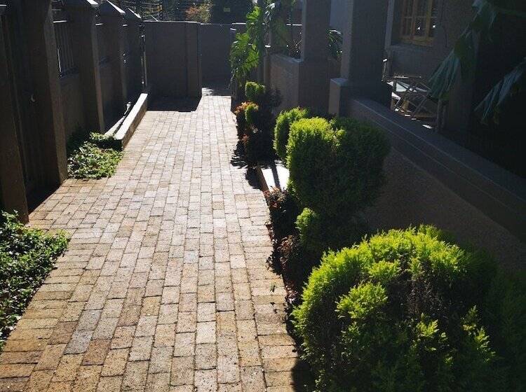 Пансион Ui Elemea Suites