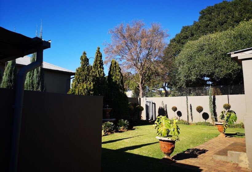 Пансион Ui Elemea Suites