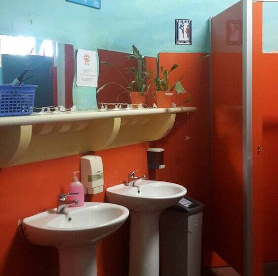 Pirates Backpackers   Hostel